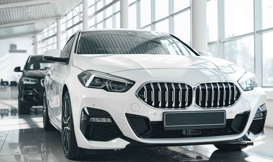 Choosing the Right Rental Vehicle: Comparing Electric and Traditional Options: