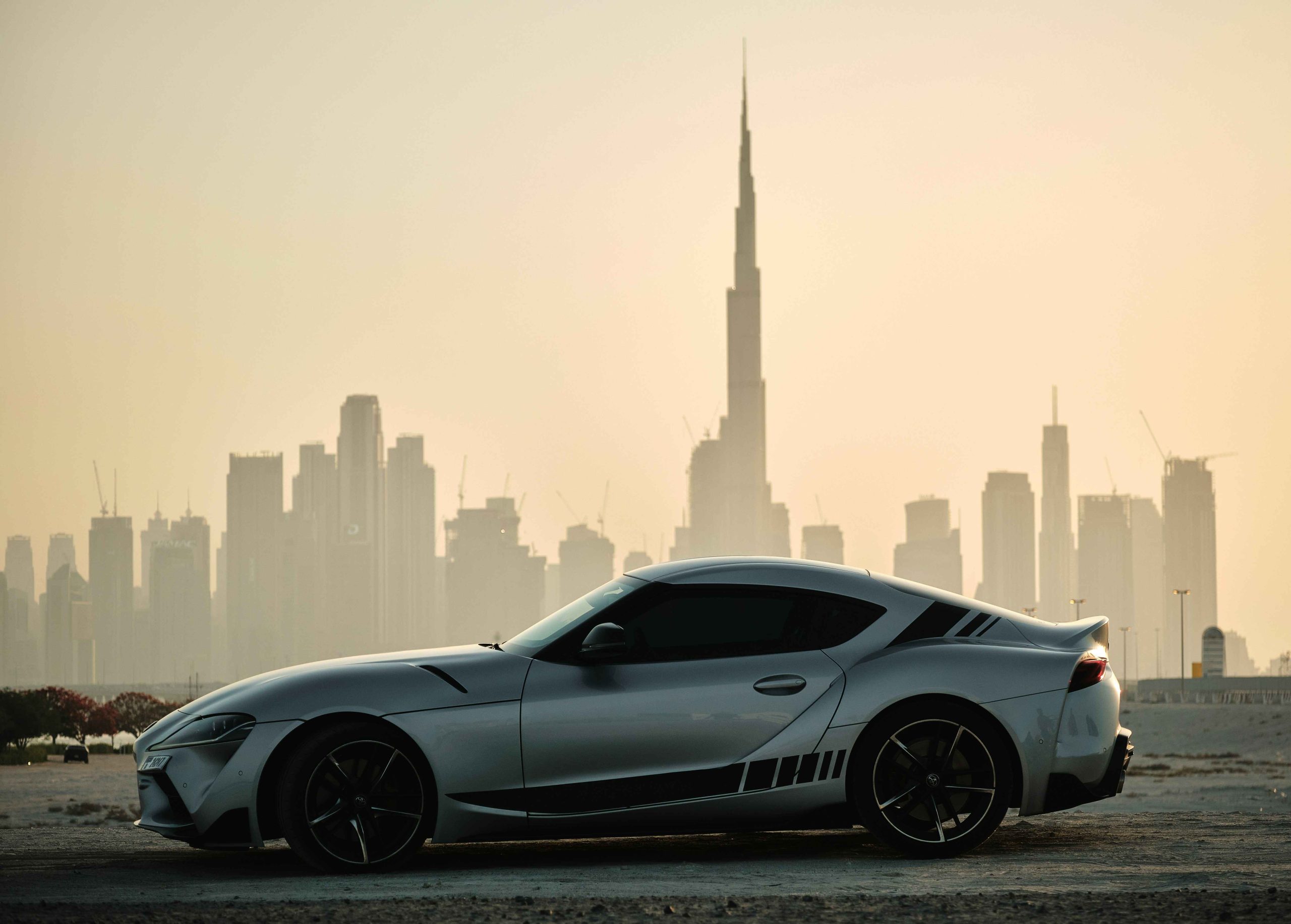 What Are the Key Driving Rules in Dubai for Tourists?